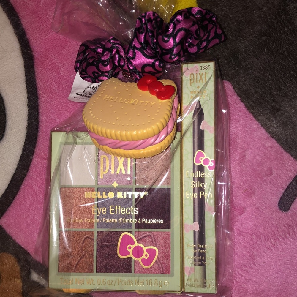 Pixi + Hello kitty eye shadow & eye liner 🧚🏼‍♀️💕